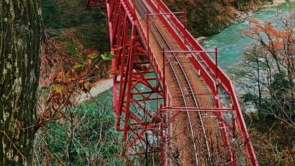 《天平山上白云泉》全文赏析：古诗词中的自然美景与哲理思考-天平山上白云泉全文赏析