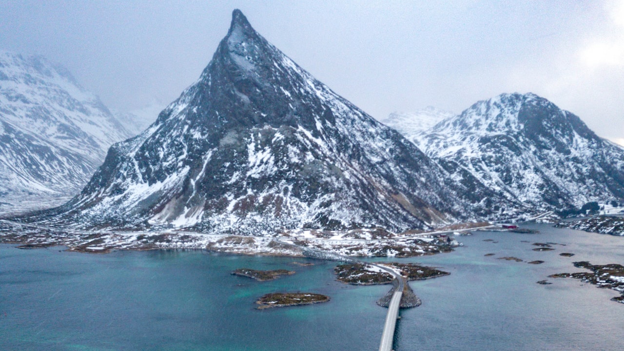 探索甘肃自然与历史之美：崆峒山、莫高窟、张掖丹霞等景点全面推荐插图2